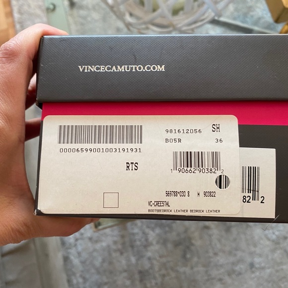 VINCE CAMUTO - Suede bootie - Picture 5 of 5